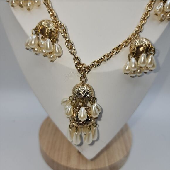 Fern Mallis Simulated Pearl Cluster Drop Necklace NWOT - Picture 2 of 9